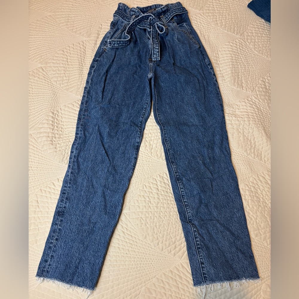 Abercrombie & Fitch Classic Mom Jeans